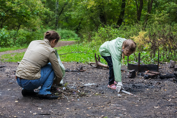 Mother,And,Daughter,Helping,Clean,Up,The,Forest,In,Elk